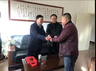 敦煌種業(yè)領(lǐng)導(dǎo)看望慰問公司老干部、老黨員及困難黨員職工