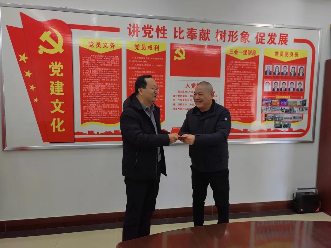 敦煌種業(yè)領(lǐng)導(dǎo)看望慰問公司老干部、老黨員及困難黨員職工