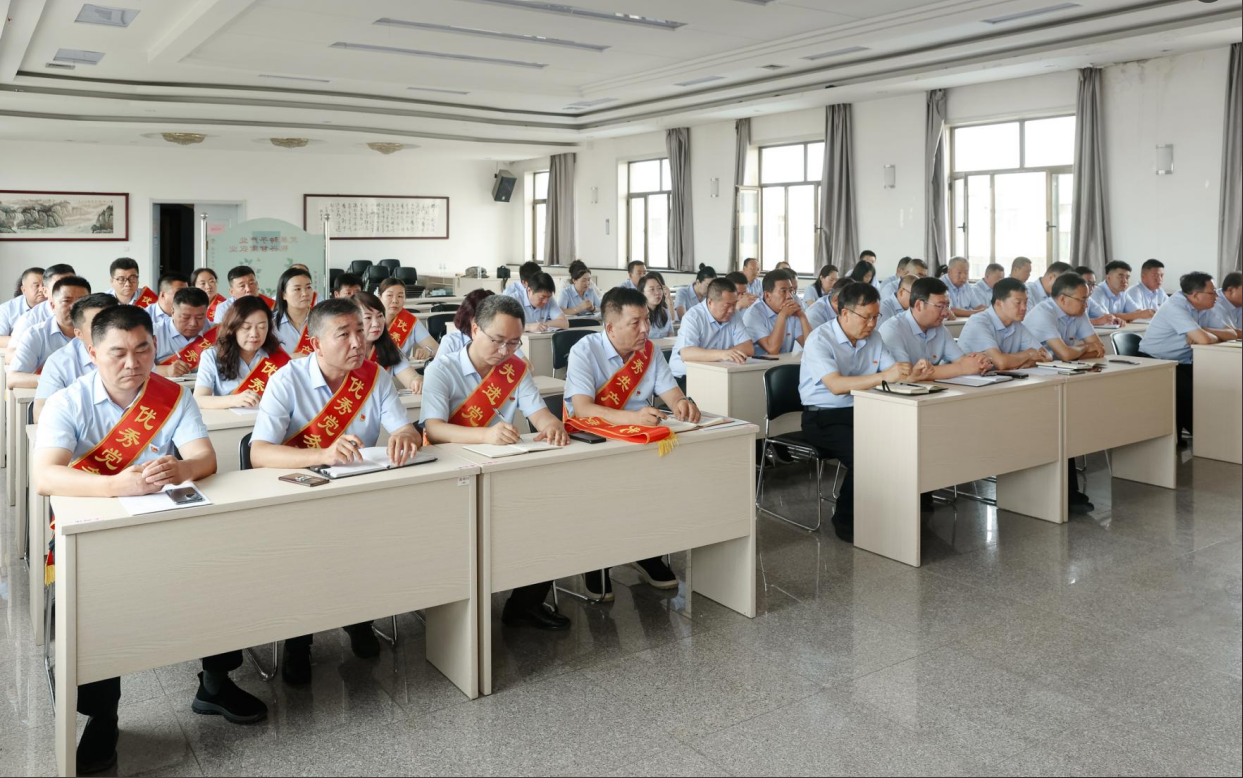 敦煌種業(yè)召開2024/2025年度“兩優(yōu)一先”表彰大會(huì)